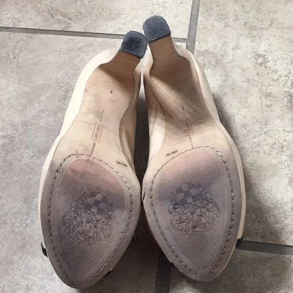 Vince Camuto patent leather heels size 6. Perfect condition, 4 inch heel. - Picture 4 of 5